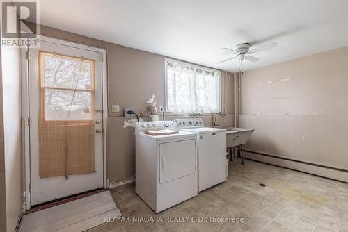 6432 Balmoral Avenue, Niagara Falls, ON - Indoor Photo Showing Laundry Room