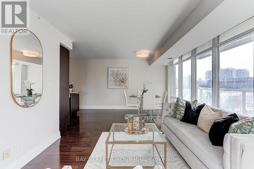 #312 -1 Bedford Rd, Toronto, ON - Indoor Photo Showing Living Room