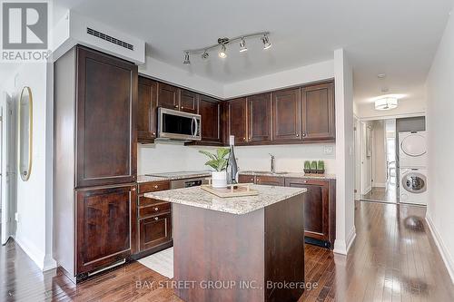 #312 -1 Bedford Rd, Toronto, ON - Indoor Photo Showing Kitchen