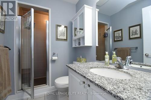 #105 -2388 Khalsa Gate, Oakville, ON - Indoor Photo Showing Bathroom