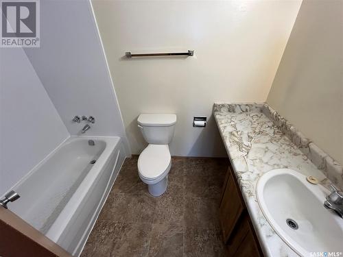 305 51 Rodenbush Drive, Regina, SK - Indoor Photo Showing Bathroom