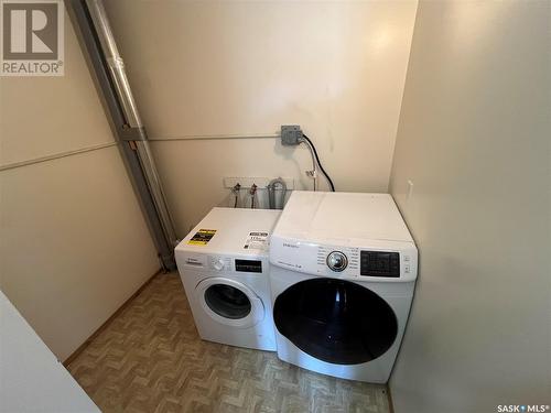 305 51 Rodenbush Drive, Regina, SK - Indoor Photo Showing Laundry Room