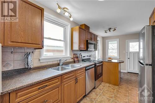 4 Mary Street, Perth, ON - Indoor Photo Showing Kitchen With Double Sink