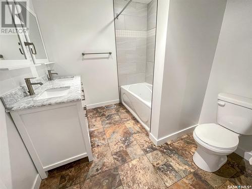 2170 Hillcrest Drive, Swift Current, SK - Indoor Photo Showing Bathroom