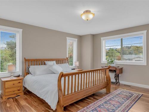 2058 Parsons Road, Kelowna, BC - Indoor Photo Showing Bedroom