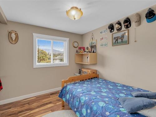 2058 Parsons Road, Kelowna, BC - Indoor Photo Showing Bedroom