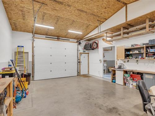2058 Parsons Road, Kelowna, BC - Indoor Photo Showing Garage