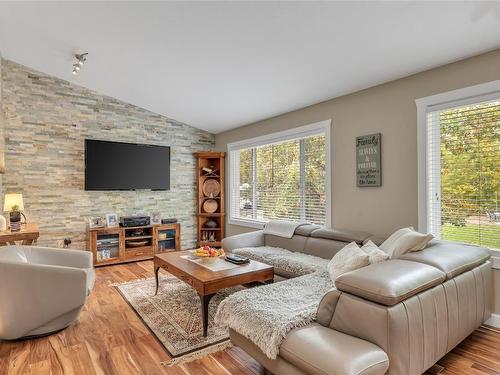 2058 Parsons Road, Kelowna, BC - Indoor Photo Showing Living Room