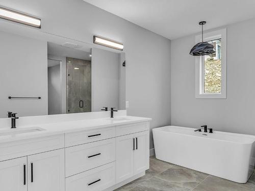 18661 Sanborn Place, Summerland, BC - Indoor Photo Showing Bathroom