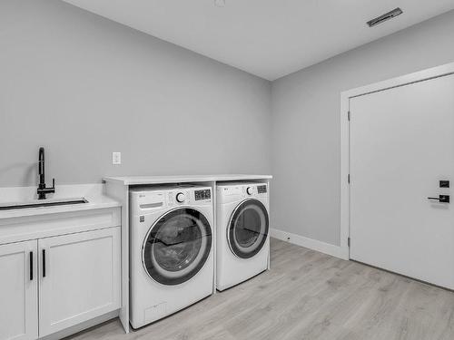 18661 Sanborn Place, Summerland, BC - Indoor Photo Showing Laundry Room