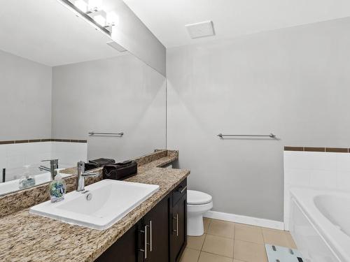 202-1350 Ridgeway Drive, Kelowna, BC - Indoor Photo Showing Bathroom
