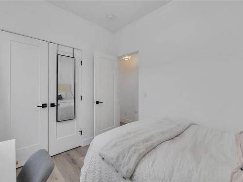 1-797 Burne Avenue, Kelowna, BC - Indoor Photo Showing Bedroom
