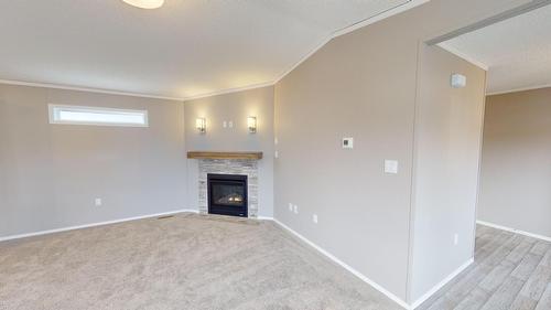 531 Pagurut Avenue W, Cranbrook, BC - Indoor With Fireplace