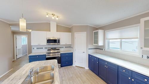 531 Pagurut Avenue W, Cranbrook, BC - Indoor Photo Showing Kitchen