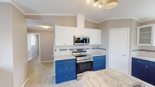531 Pagurut Avenue W, Cranbrook, BC - Indoor Photo Showing Kitchen