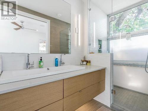 2924 Malaspina Promenade, Savary Island, BC - Indoor Photo Showing Bathroom