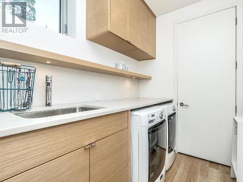 2924 Malaspina Promenade, Savary Island, BC - Indoor Photo Showing Laundry Room