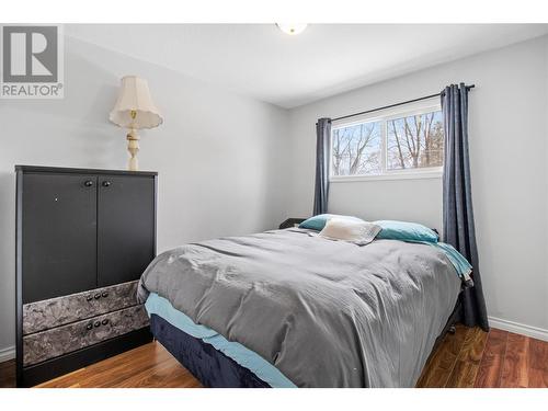 80 4 Street Se, Salmon Arm, BC - Indoor Photo Showing Bedroom