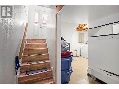 80 4 Street Se, Salmon Arm, BC - Indoor Photo Showing Laundry Room