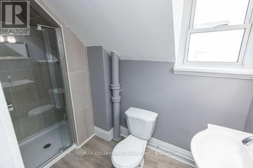 49 Jarvis St, Brantford, ON - Indoor Photo Showing Bathroom