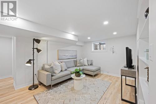 67 East 44Th St, Hamilton, ON - Indoor Photo Showing Living Room