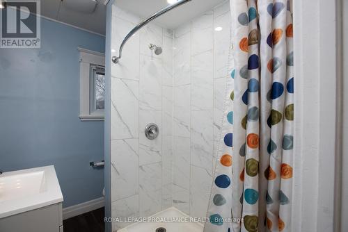#B -185 Foster Ave, Belleville, ON - Indoor Photo Showing Bathroom