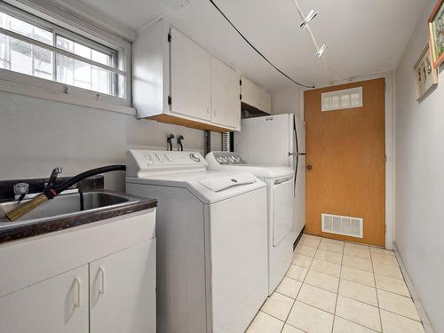 Salle de lavage - 2410 Place Lafortune O., Montréal (Saint-Laurent), QC - Indoor Photo Showing Laundry Room