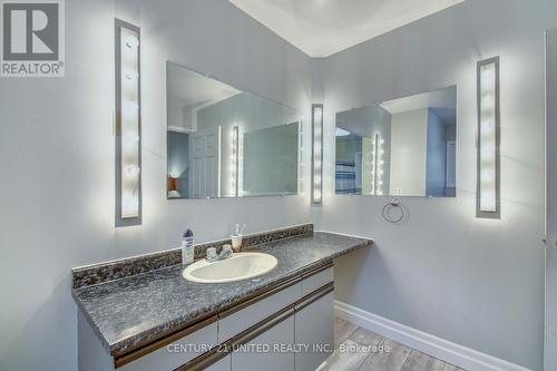 175 Northern Ave, Galway-Cavendish And Harvey, ON - Indoor Photo Showing Bathroom