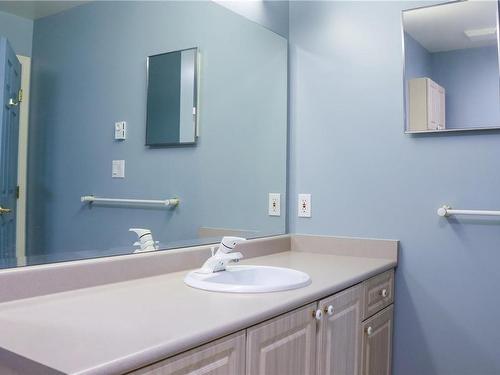 404-1240 Verdier Ave, Central Saanich, BC - Indoor Photo Showing Bathroom
