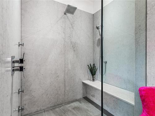 1023 St. Charles St, Victoria, BC - Indoor Photo Showing Bathroom