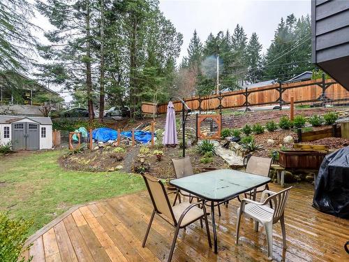 1635 12Th St East, Courtenay, BC - Outdoor With Deck Patio Veranda With Backyard