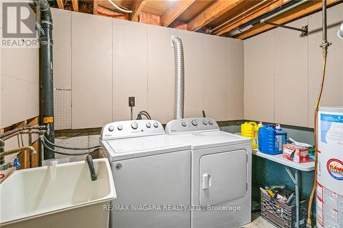 8110 Paddock Trail Dr, Niagara Falls, ON - Indoor Photo Showing Laundry Room
