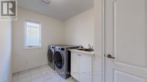 251 Danny Wheeler Blvd Boulevard, Georgina, ON - Indoor Photo Showing Laundry Room