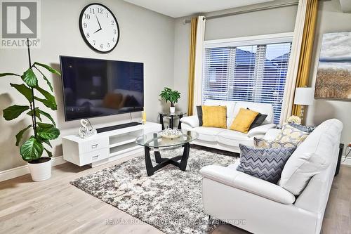 48 Farmington Crescent, Belleville, ON - Indoor Photo Showing Living Room