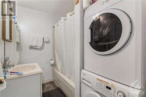 900 Scott-Dupuis Way, Orleans, ON - Indoor Photo Showing Laundry Room