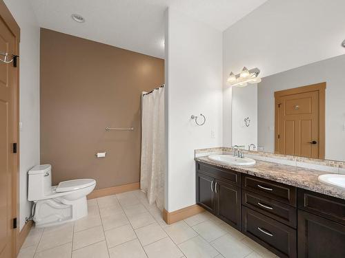 3872 Warren Ave, Royston, BC - Indoor Photo Showing Bathroom