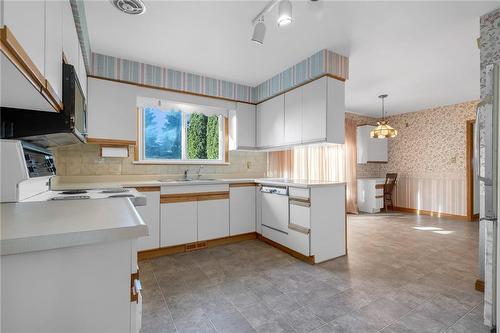 3762-3766 Greenlane Road, Lincoln, ON - Indoor Photo Showing Kitchen