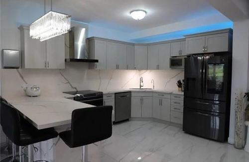 93 Medici Lane, Hamilton, ON - Indoor Photo Showing Kitchen With Upgraded Kitchen