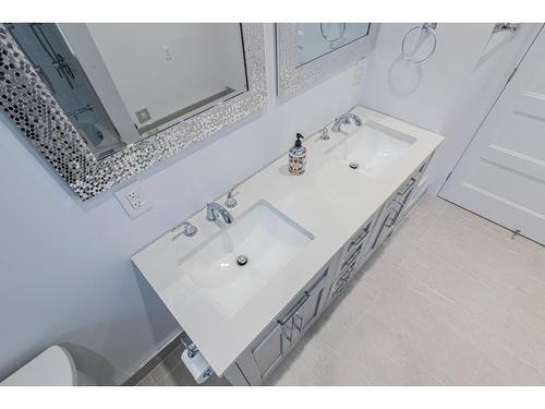 Salle de bains - 932  - 934 Mtée Champagne, Laval (Sainte-Dorothée), QC - Indoor Photo Showing Bathroom