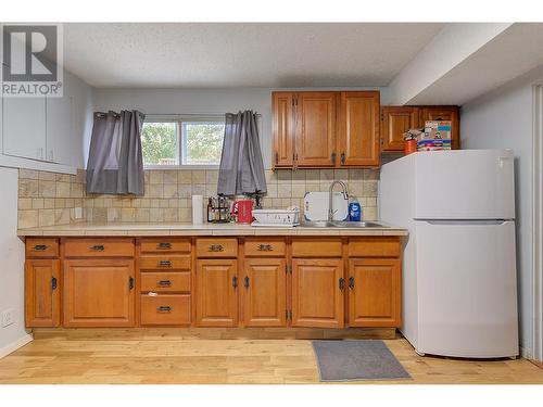 651 Richter Street, Kelowna, BC - Indoor Photo Showing Kitchen