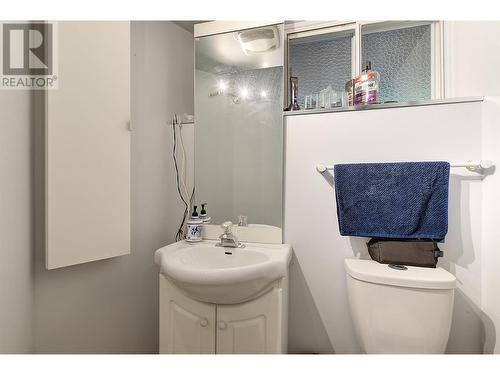 651 Richter Street, Kelowna, BC - Indoor Photo Showing Bathroom