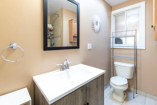 22 Colonial Street, Welland, ON - Indoor Photo Showing Bathroom