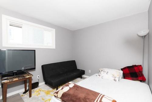 22 Colonial Street, Welland, ON - Indoor Photo Showing Bedroom