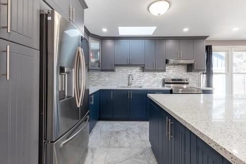 22 Colonial Street, Welland, ON - Indoor Photo Showing Kitchen With Upgraded Kitchen