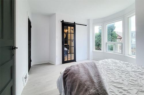 37 Gladstone Avenue, Hamilton, ON - Indoor Photo Showing Bedroom