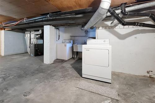 37 Gladstone Avenue, Hamilton, ON - Indoor Photo Showing Laundry Room