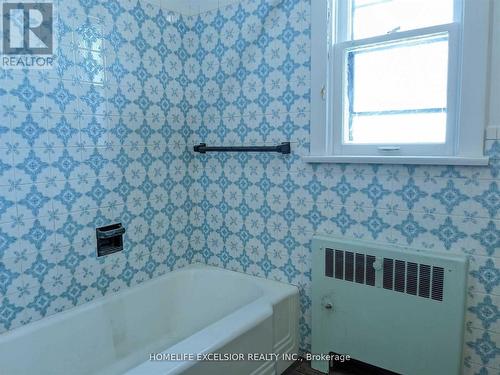 1482 Simcoe Street N, Oshawa, ON - Indoor Photo Showing Bathroom