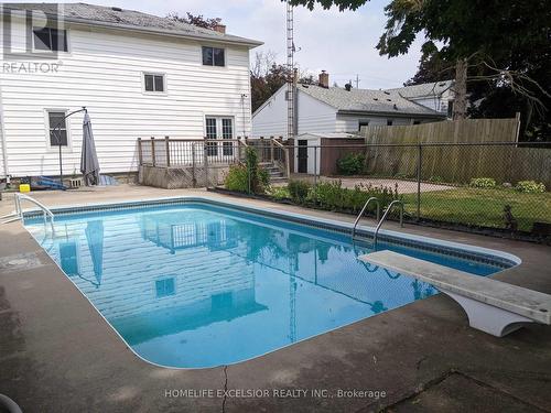 1478 Simcoe St N, Oshawa, ON - Outdoor With In Ground Pool With Backyard