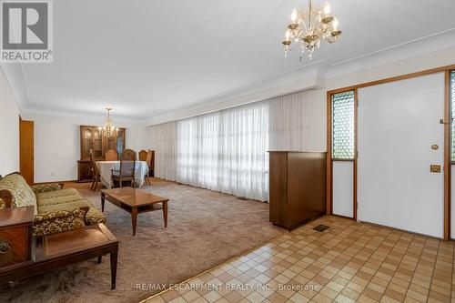 3762 Greenlane Rd, Lincoln, ON - Indoor Photo Showing Living Room