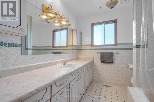 3762 Greenlane Road, Lincoln, ON - Indoor Photo Showing Bathroom
